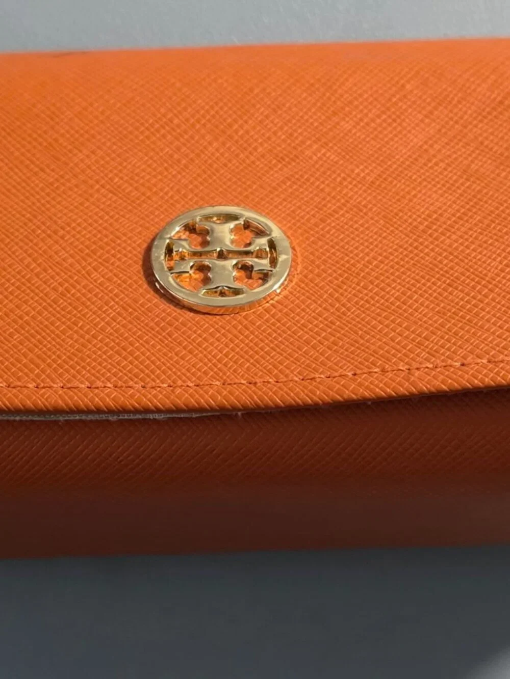 Vince Camuto Gold Aviator Sunglasses in an Orange Tory Burch Case - EUC!